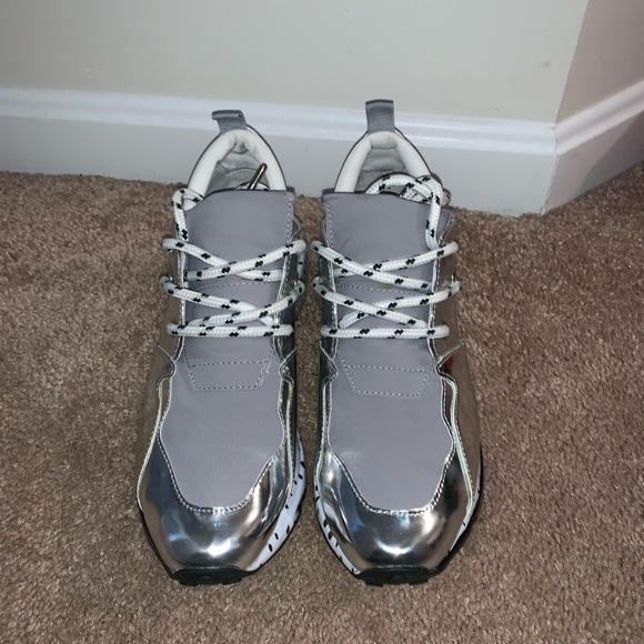 Steve Madden- Cliff Silver - Picture 2 of 6
